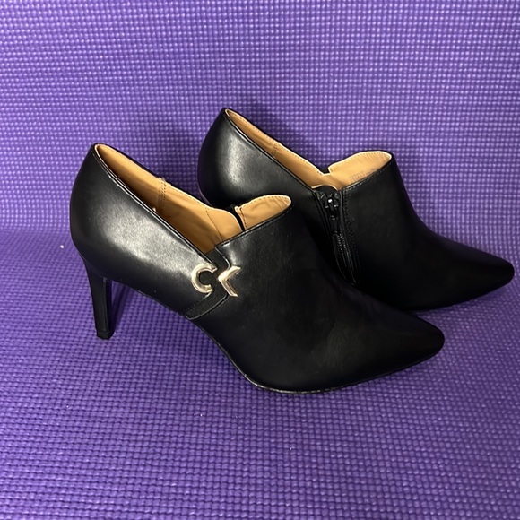 LOVIN’ CALVIN KLEIN BOOTIES - Picture 3 of 5